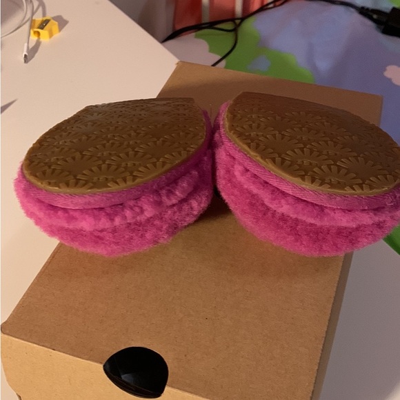 Ugg Toddlers size 11
Fluff Yeah Slide - Picture 6 of 6